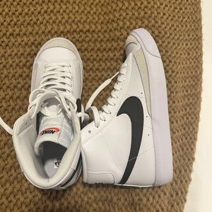 NWOT Nine Blazers size 6.5 kids (size 8 women’s)